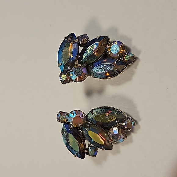 Vintage Beautiful Blue AB Rhinestone Clip-on Earrings - Picture 1 of 4